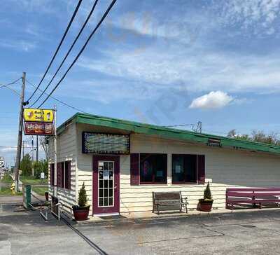 Mom & Dad's Dairy Bar & Grill