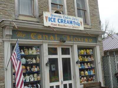 Grannie's Cookie Jars & Ice-Cream Parlor, Metamora