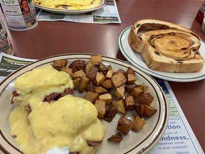 Kelly's Country Store, Farmington