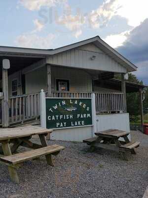 Twin Lakes Catfish Farm, Baxter