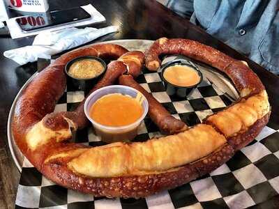 Grease Monkey Sports Bar and Grill, Colona