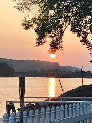 Hungry Point Bar & Grill, Trempealeau