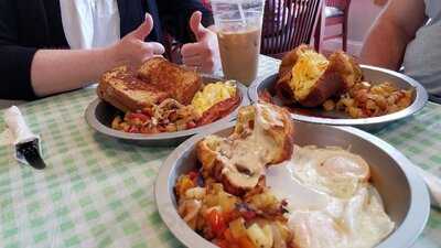 Poponovers Cafe and Baked Goods, Pittsfield