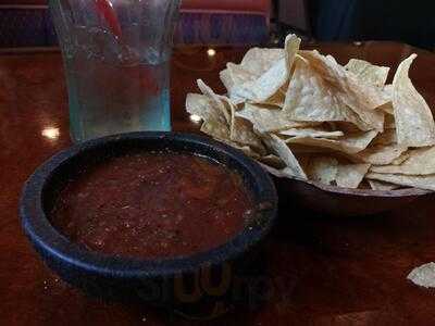 Ricardo's Restaurant & Lounge