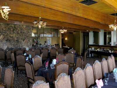 Carbon Country Club Restaurant, Helper