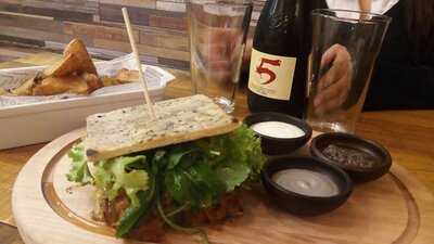 La Yunta, Sándwich & Bar