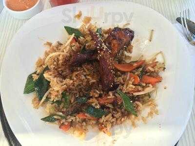 Makao Restaurant & Bar