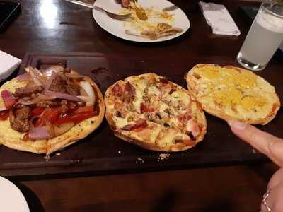 Piazza- Restobar Pizzeria