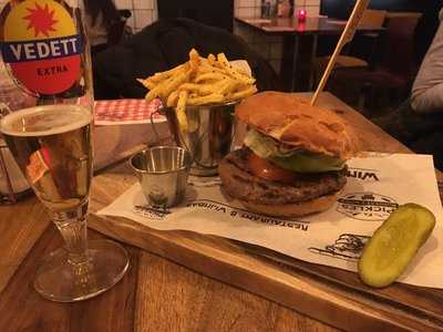 Firma Pickles Burgers & Wines