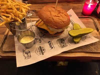 Firma Pickles Burgers & Wines Rotterdam