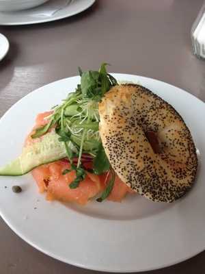 Bagel Bakery & Burgers