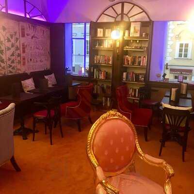 Phoenix Book Café