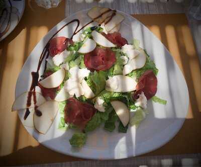 Lo Scoglio on the Beach, Campese