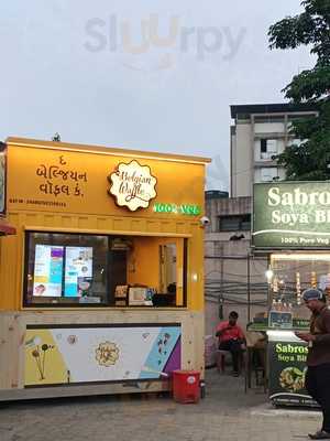 Ahmedabad's Food Truck Park