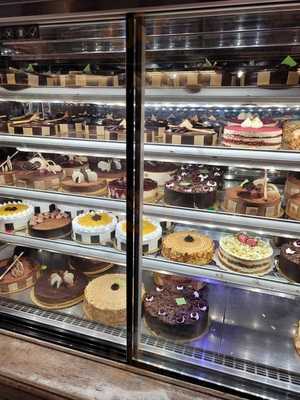 Binge Bakery And More - Order Online