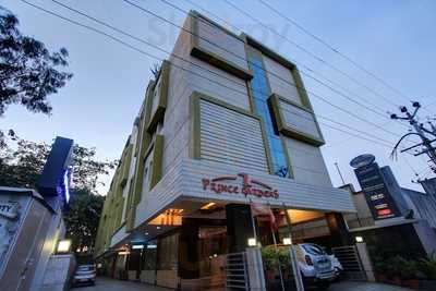 Silver Spoon Restaurant, Hotel Prince Gardens