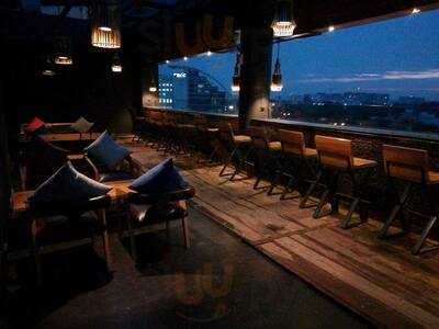 Ten 11 Lounge
