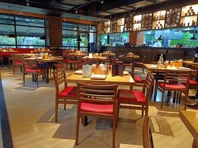 The Bacckyard Kitchen & Bar