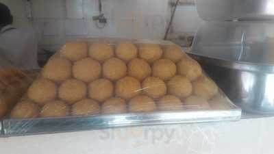 Deepak Paratha Plaza