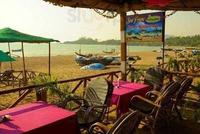 Sea Front Beach Huts Bar & Restaurant