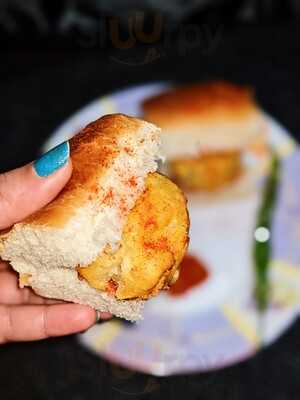 Goli Vada Pav No 1