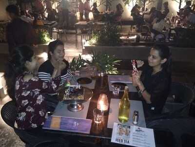 Flutes Resto & Bar