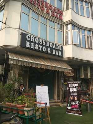 Cross Roads Bar & Restaurant