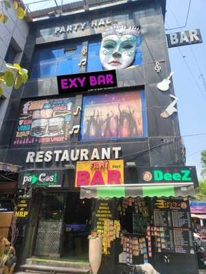 Filmy Cafe And Bar