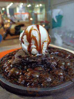 Naughtyy Cream Parlour