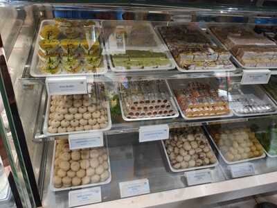 Tahoora Sweets