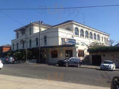 Clovelly Hotel