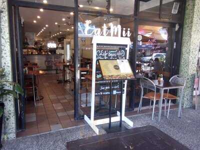 Eat Mii Cafe & Bar