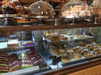 Eclair Cafe, Patisserie & Boulangerie