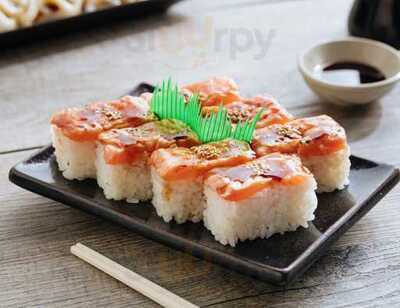 Salmon Head Sushi