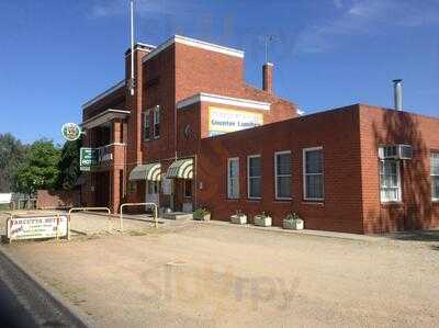 Horse And Jockey Hotel