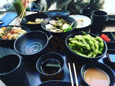 Momo Sukiyaki & Shabu Shabu