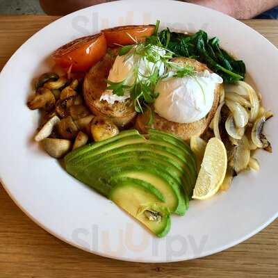 Queenie's Restaurant & Cafe