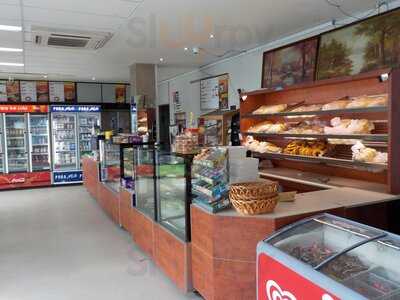 Barry Road Hot Bread & Cake Shop