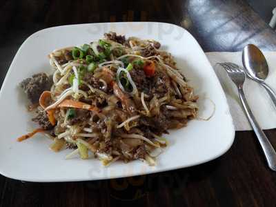 Delicious Asian Cuisine and Vietnamese Noodles
