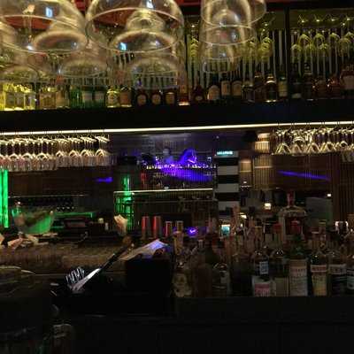 Drop Bar & Lounge