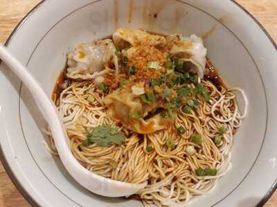 LeNu Chef's Wai Noodle Bar