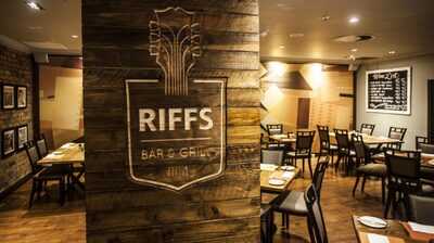 Riffs Bar & Grill