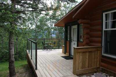 Overlander Mountain Lodge