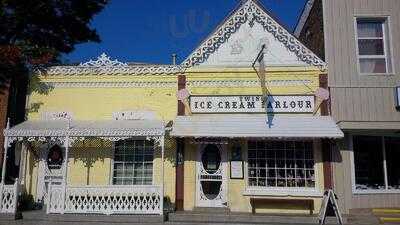 Twin's Ice Cream Parlour