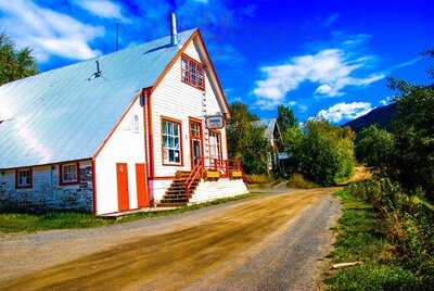 Stikine River Song Cafe Lodge