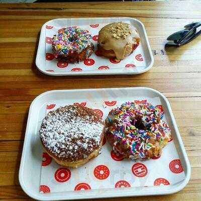 Bronuts Donuts & Coffee