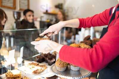 Almond Butterfly Cafe (harbord)