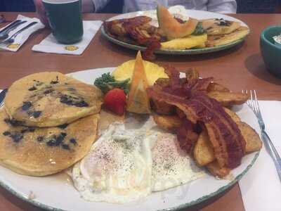 Cora's Breakfast & Lunch