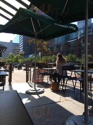 Cafe Starbucks - Les Cours Mont Royal