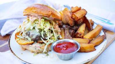 Weslodge Bar and Grill